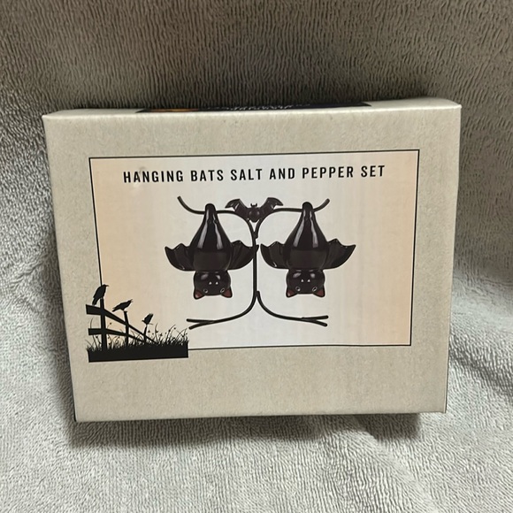 Cracker Barrel Other - Cracker Barrel Bat Salt & Pepper Shakers NIB